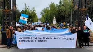 Marcha en defensa de la universidad pública: recorrido y actividades por las calles de Mendoza